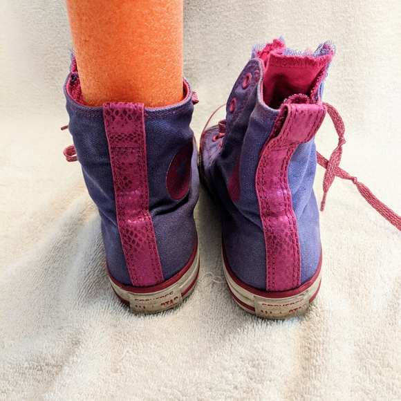 Converse Chuck Taylor Hi Tops size 4 Junior - Picture 2 of 7